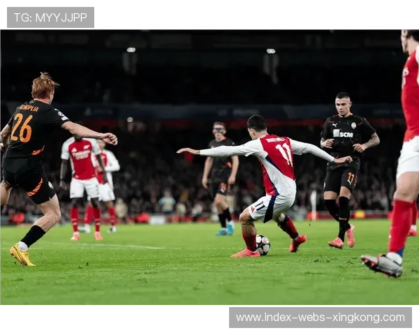 阿森纳快速渗透至前场，马丁内利大力抽射建功